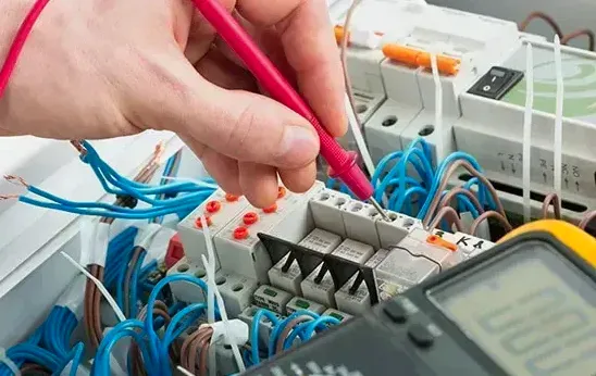 Professional electrician in Roehampton